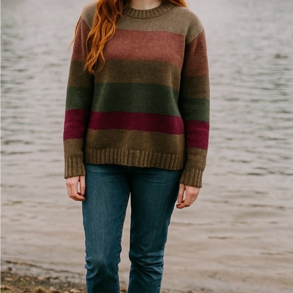 American Eagle Outfitters Sweaters - AMERICAN EAGLE
Outfitters 100%
Lambs Wool Pullover Sweater
Multicolor Sz large